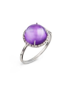 An amethyst cabochon and diamonds ring