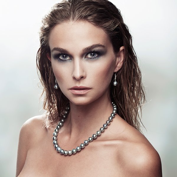 Tahitian pearl necklace