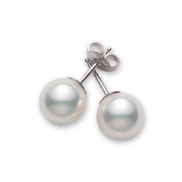 White pearls earrings 