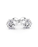 Une paire de boucles d’oreilles diamant 6 griffes avec deux diamants de 1,50 carat chacun, total 3,00 carat GIA, en or blanc, vue de face sur fond blanc 