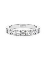 Une demi-alliance diamants 0,70 carat en or blanc 750 vue de face sur fond blanc 