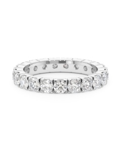 Une alliance diamants 2 carat en or blanc 750 vue de face sur fond blanc