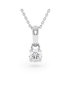     Ein Diamantanhänger aus Weißgold mit einem GIA-zertifizierten Diamanten von 0,50 Karat und passender Kette, Vorderansicht, freigestellt auf weißem Hintergrund